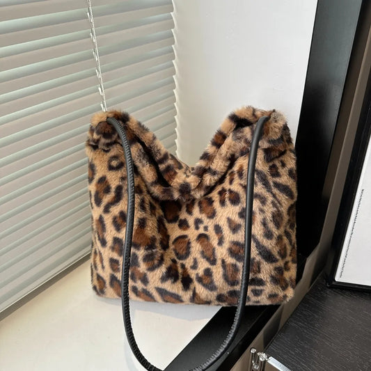 Bolso de Hombro de Pelo Sintético con Estampado de Leopardo
