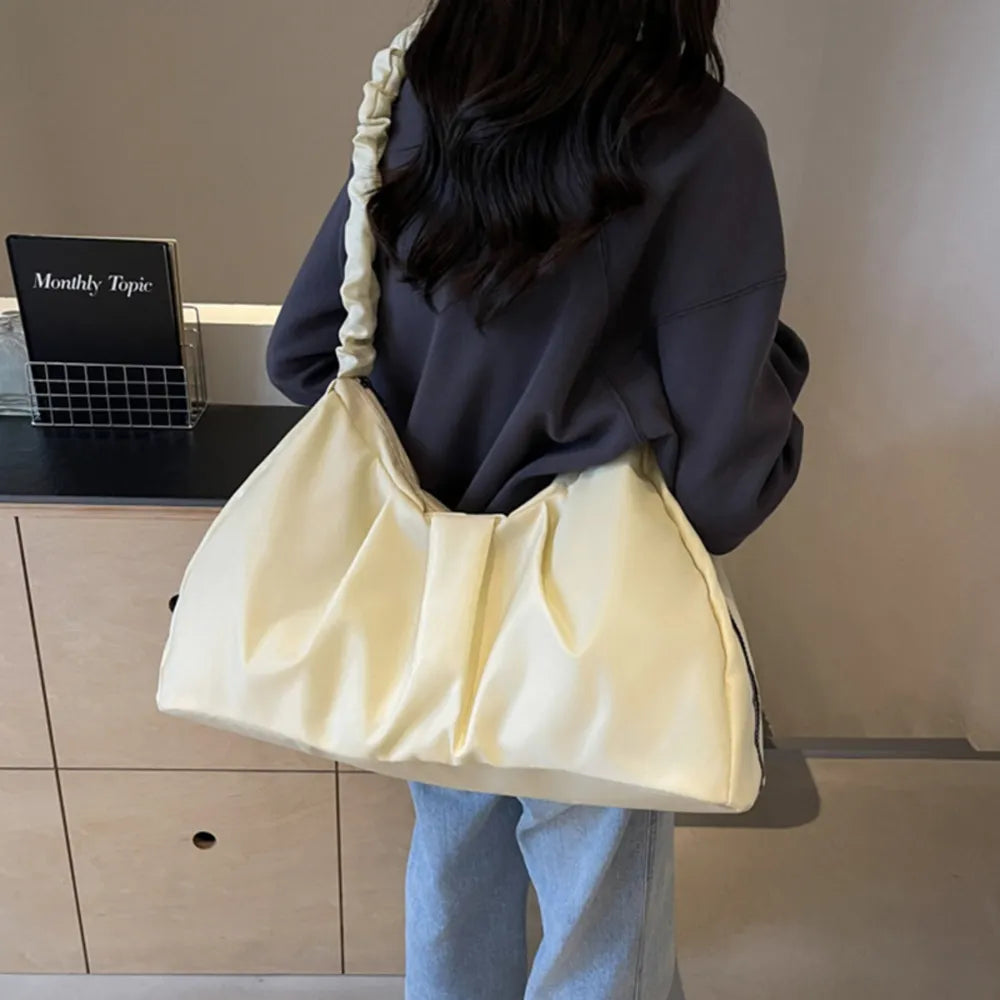 Bolso Tote Grande Fruncido con Decoración Metálica