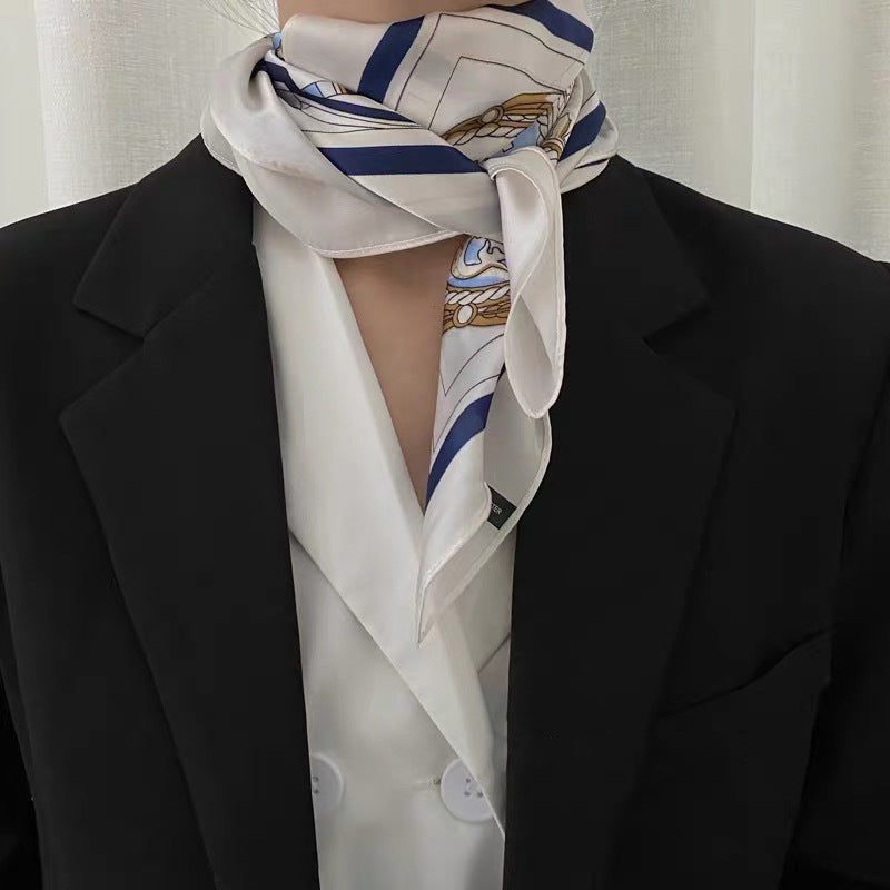 Pañuelo cuadrado pequeño de seda con estampado animal
