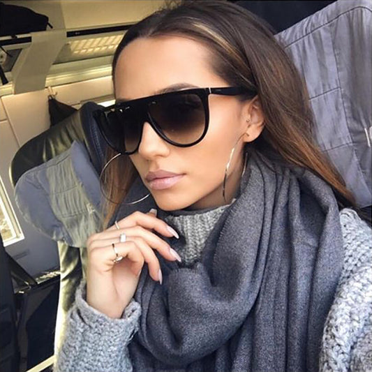 Gafas de Sol de Marco Grande Montura Entera Estilo Influencer