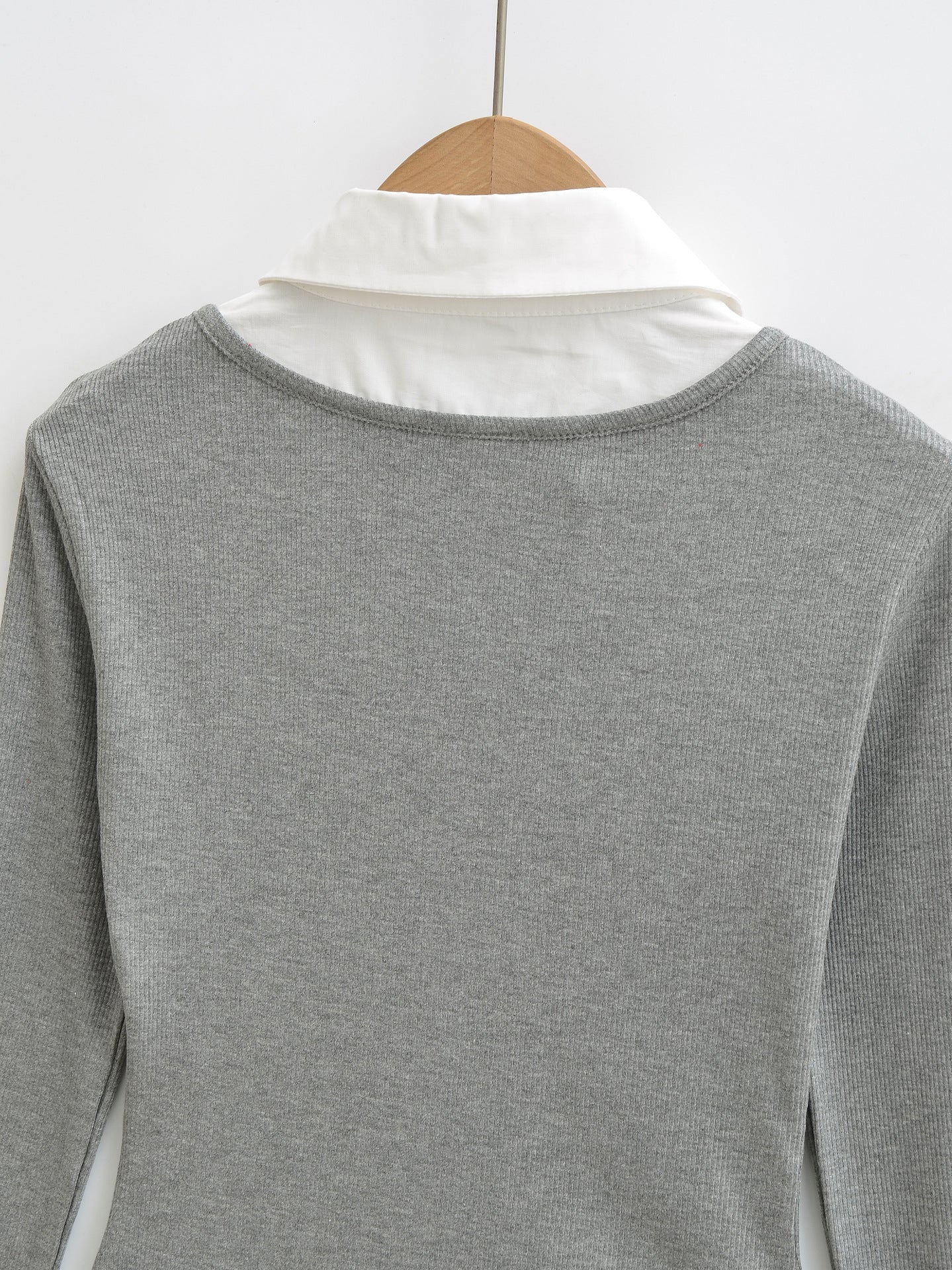Camiseta tipo pulóver de manga larga ajustada