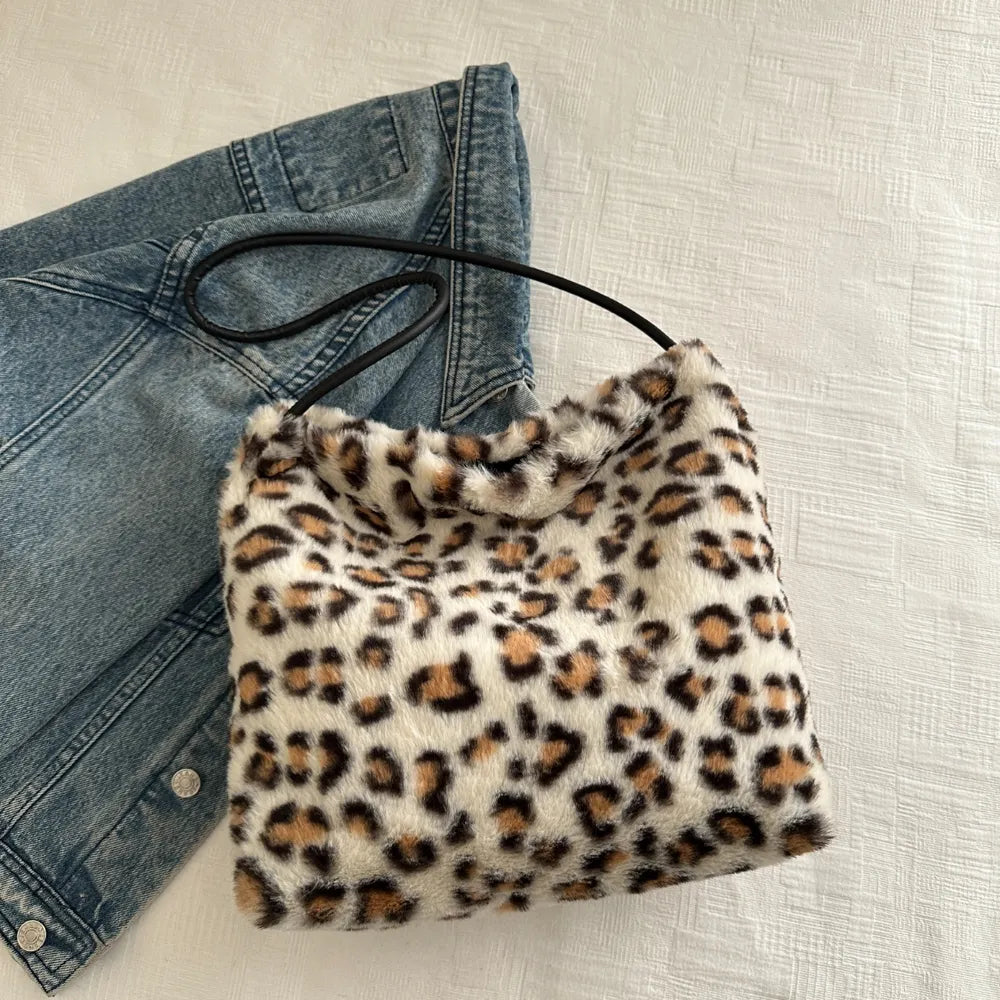 Bolso de Hombro de Pelo Sintético con Estampado de Leopardo