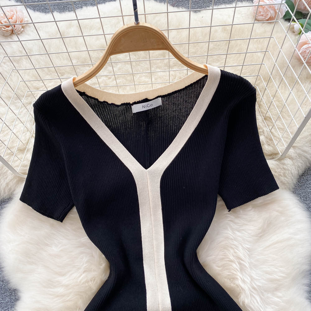 Vestido midi de punto estilo francés con cuello en V
