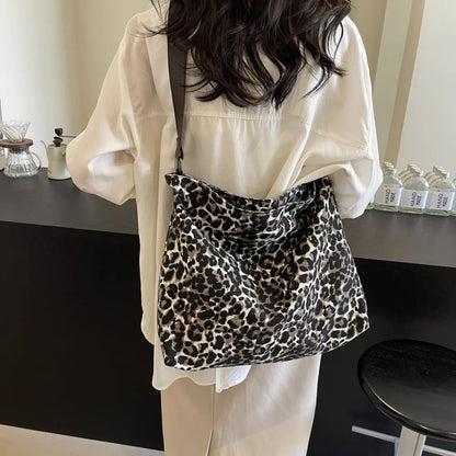 Bolso Tote con Estampado de Leopardo y Correa Ajustable