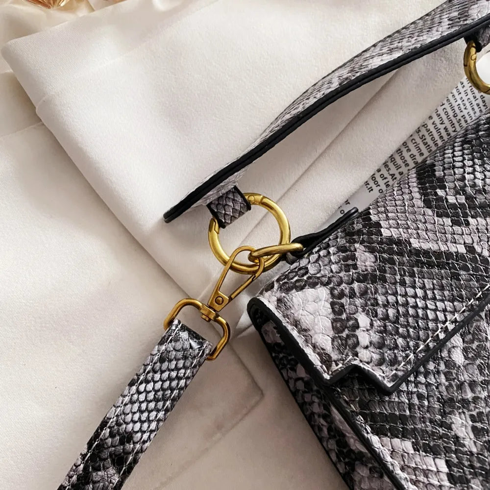 Bolso Bandolera de Piel Sintética con Estampado de Serpiente