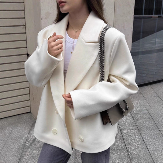 Blazer largo de lana beige de doble botonadura y corte holgado