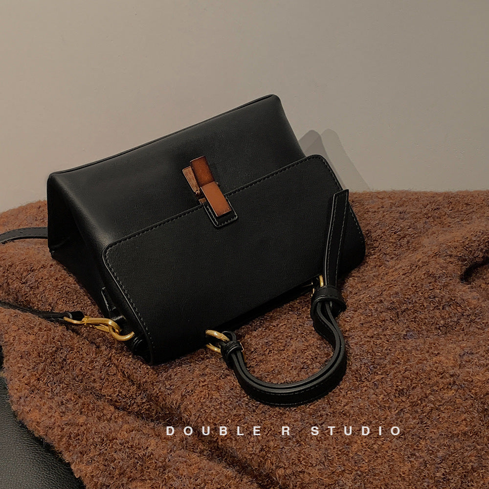 Bolso de hombro retro con textura efecto madera