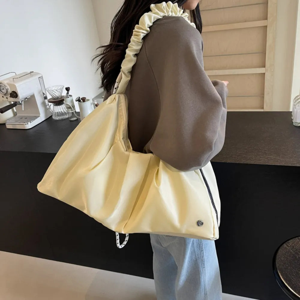 Bolso Tote Grande Fruncido con Decoración Metálica