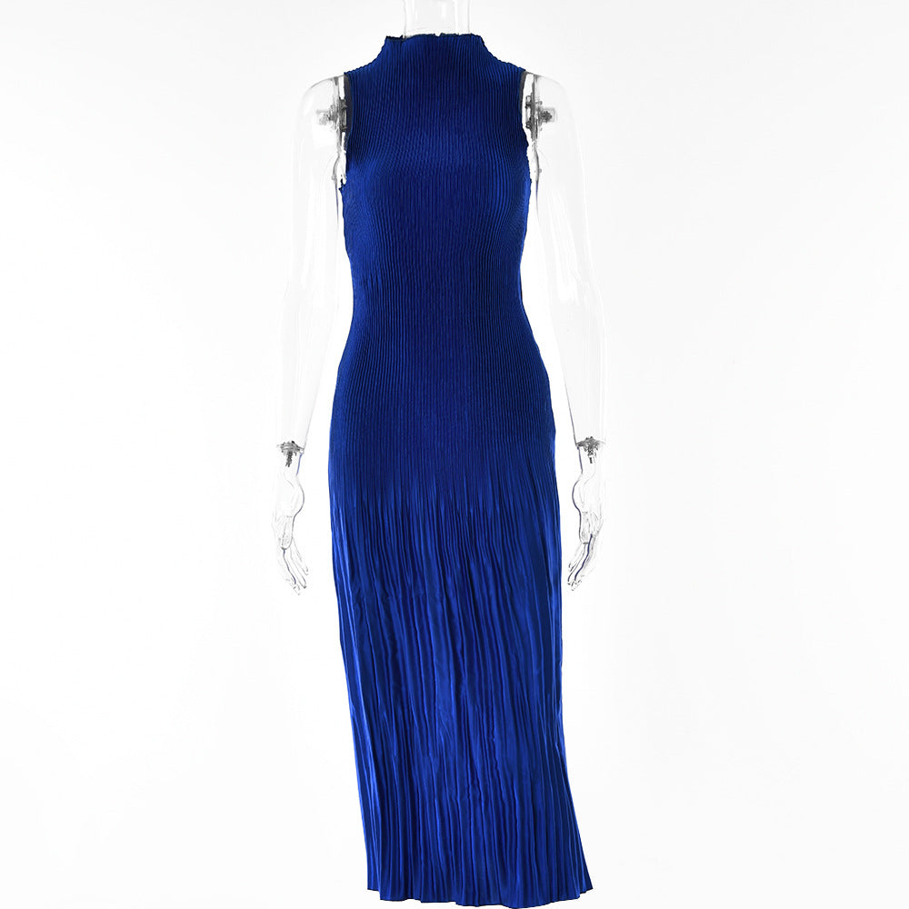 Vestido plisado rojo sin mangas y corte slim para eventos