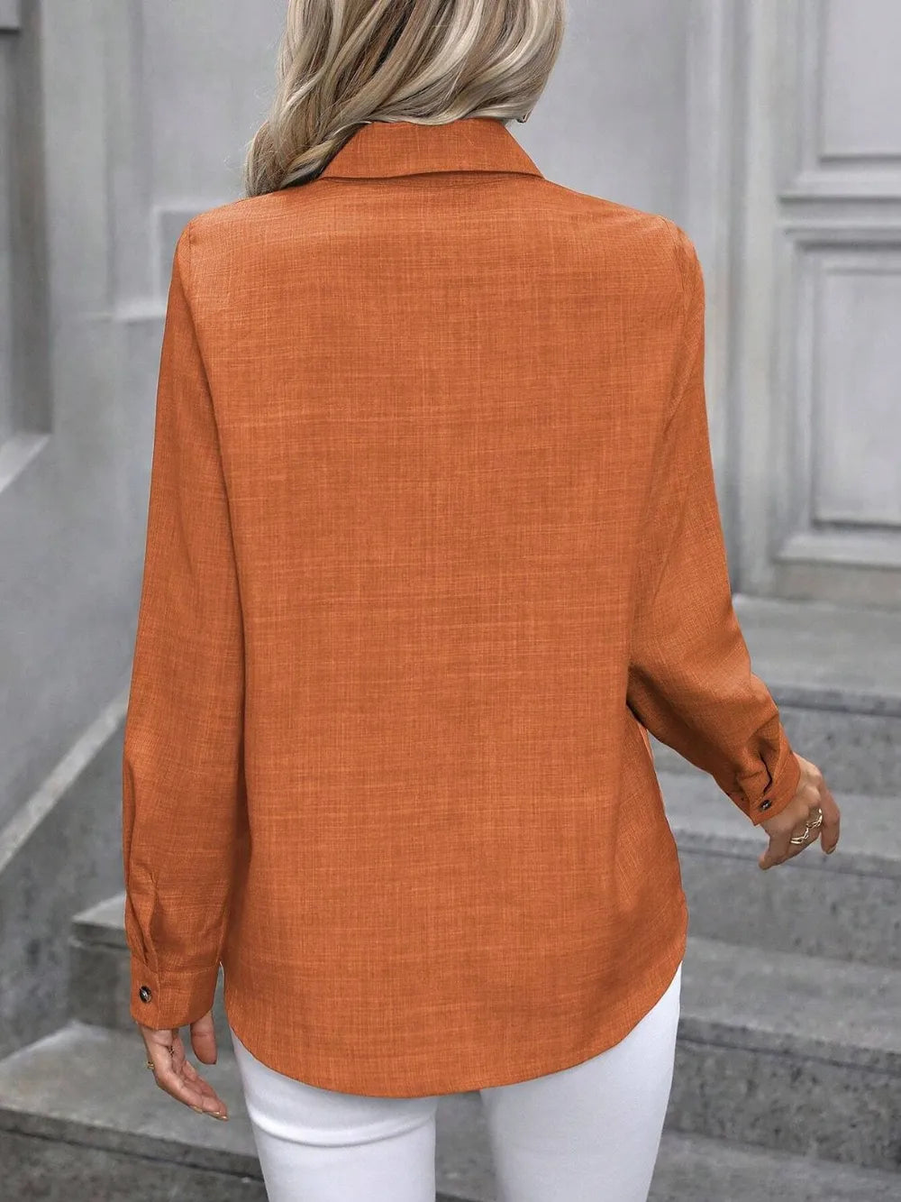 Camisa de manga larga con cuello y botones