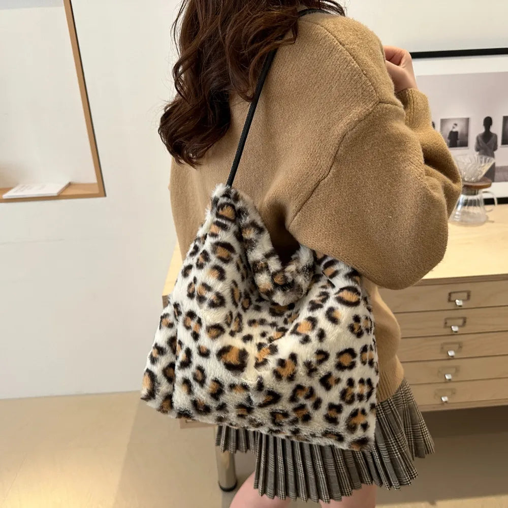 Bolso de Hombro de Pelo Sintético con Estampado de Leopardo