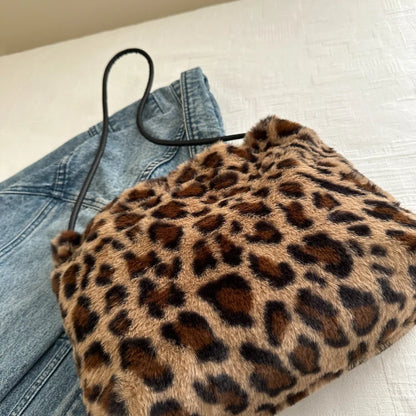 Bolso de Hombro de Pelo Sintético con Estampado de Leopardo