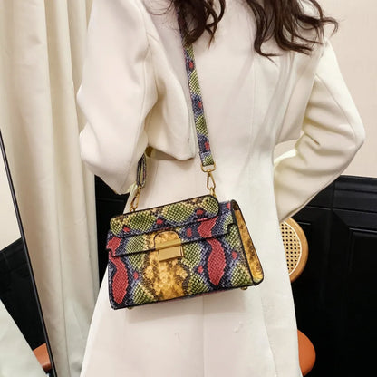 Bolso Bandolera de Piel Sintética con Estampado de Serpiente