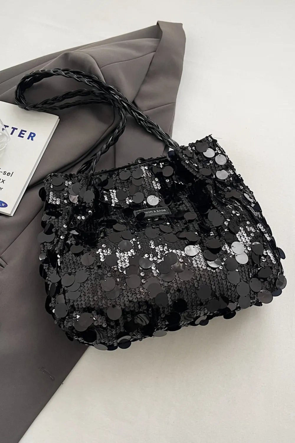 Bolso de Hombro de PVC con Lentejuelas y Correa Trenzada
