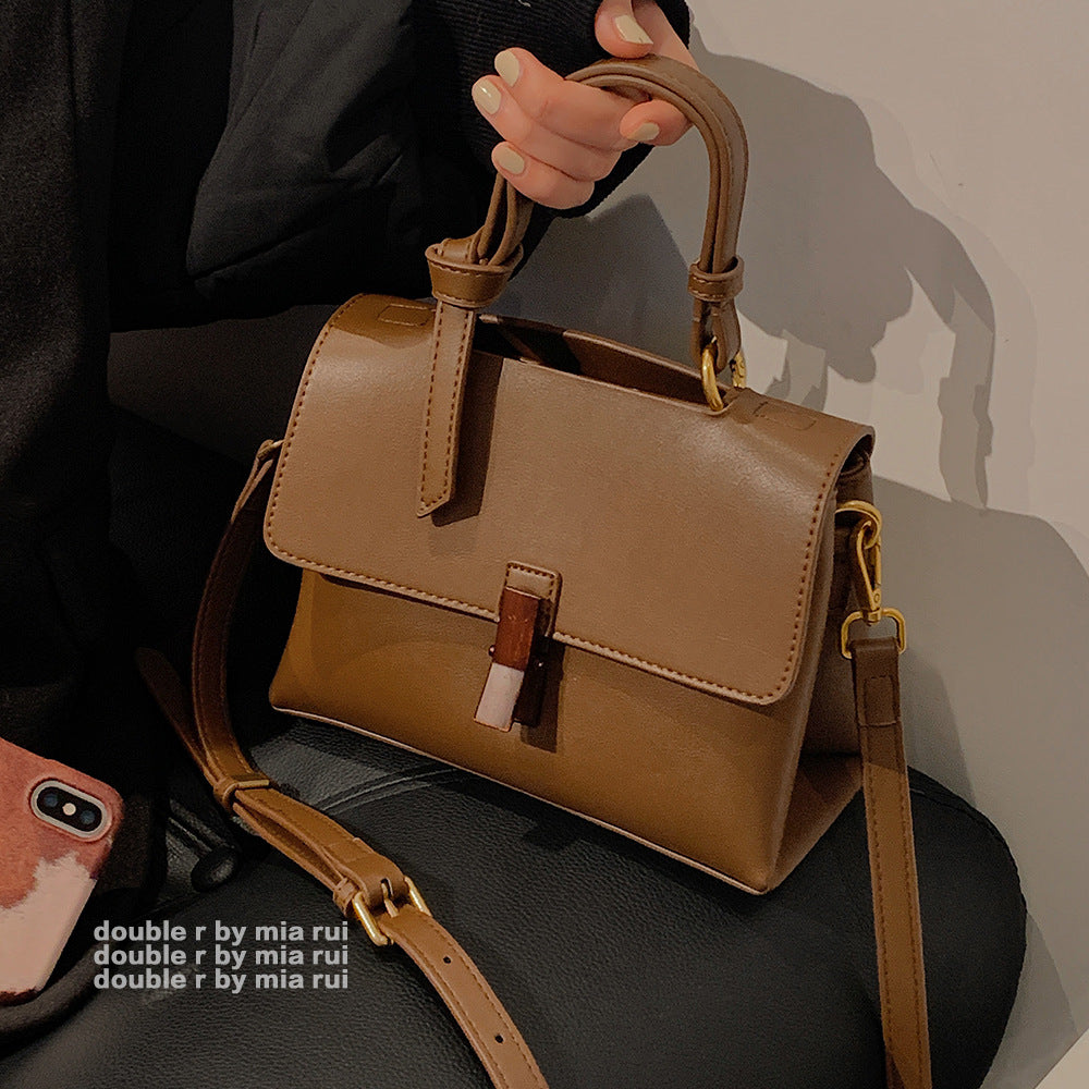 Bolso de hombro retro con textura efecto madera