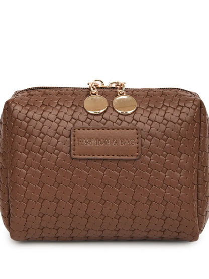 Bolso de paja trenzado con diseño hueco y correa para llevar bajo el brazo