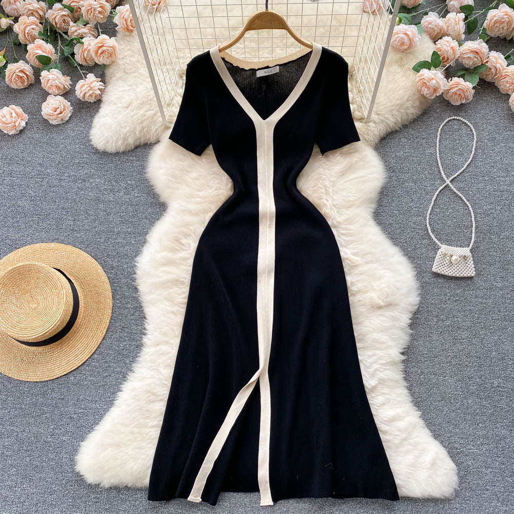 Vestido midi de punto estilo francés con cuello en V