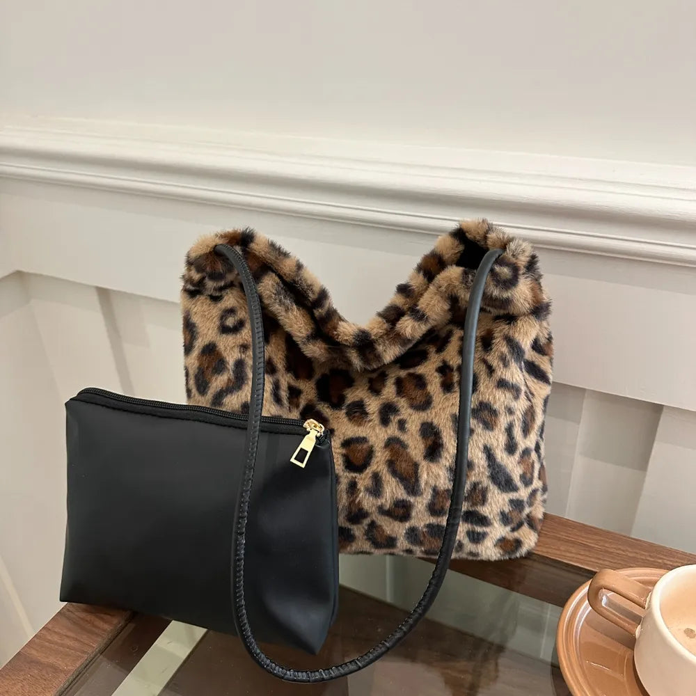 Bolso de Hombro de Pelo Sintético con Estampado de Leopardo