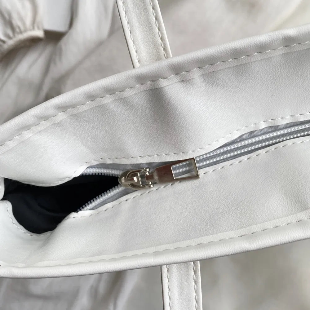 Bolso Tote de Paja Tejida con Asa de Cuero