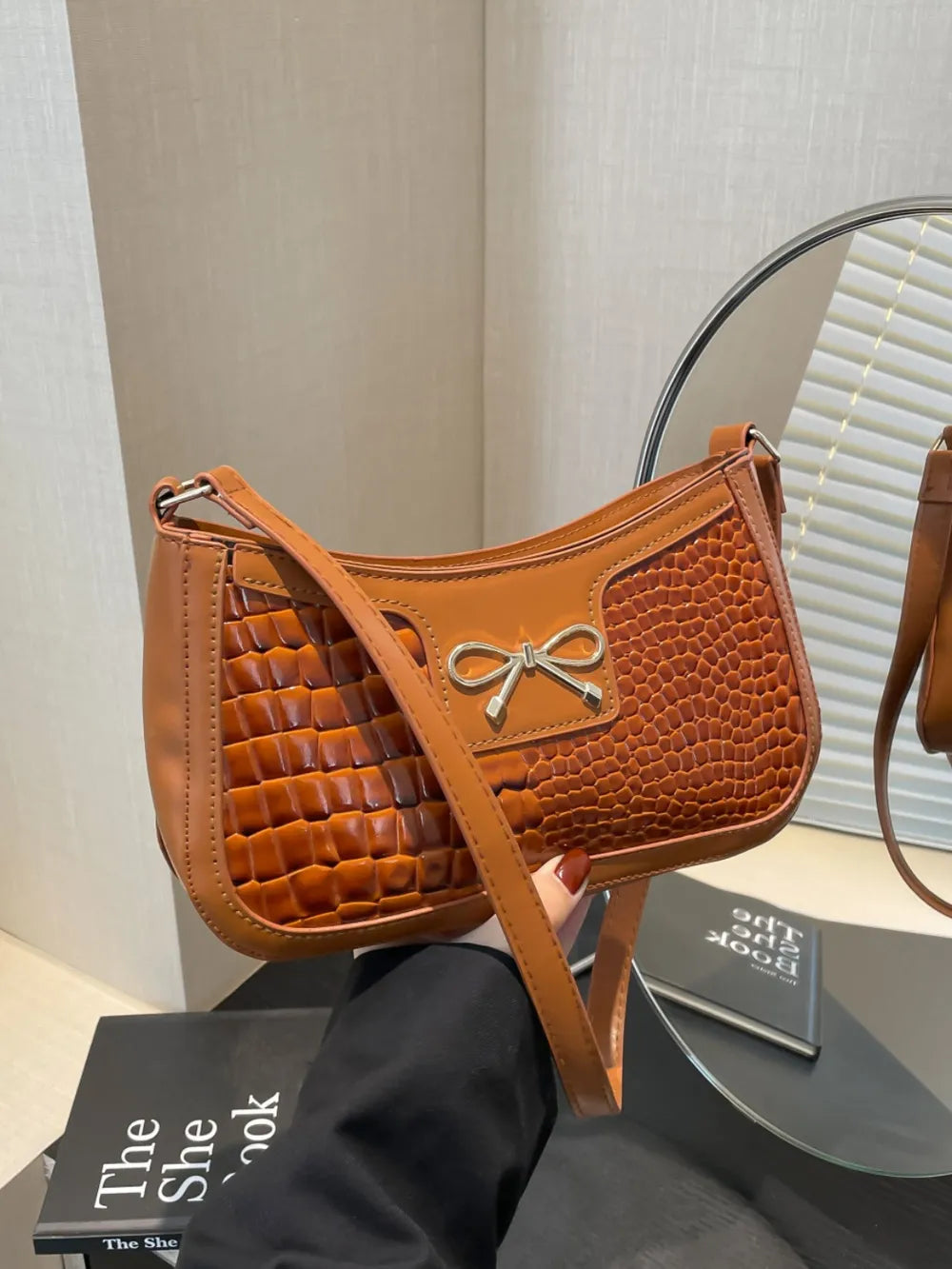 Bolso de Hombro Pequeño de Piel Sintética con Lazo