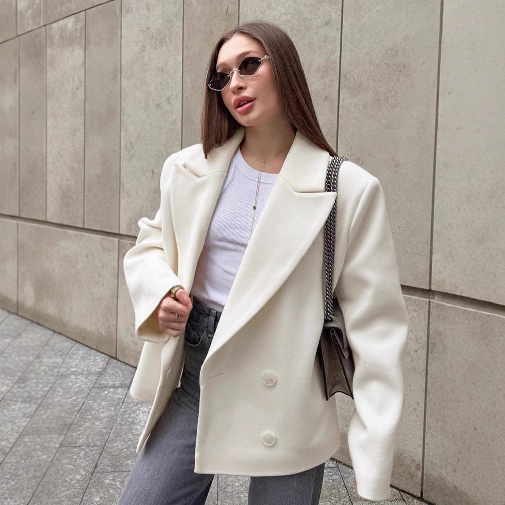 Blazer largo de lana beige de doble botonadura y corte holgado
