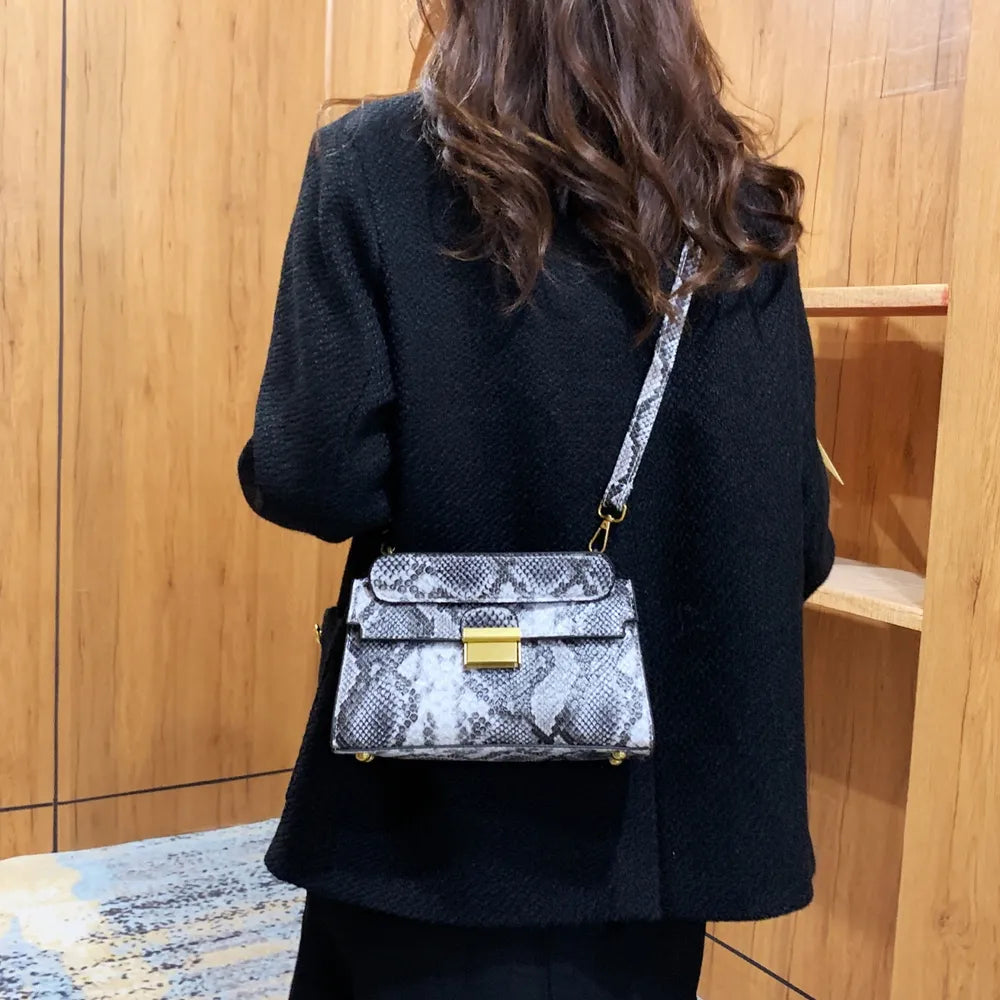 Bolso Bandolera de Piel Sintética con Estampado de Serpiente