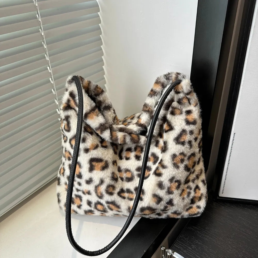 Bolso de Hombro de Pelo Sintético con Estampado de Leopardo
