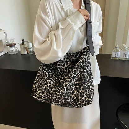 Bolso Tote con Estampado de Leopardo y Correa Ajustable