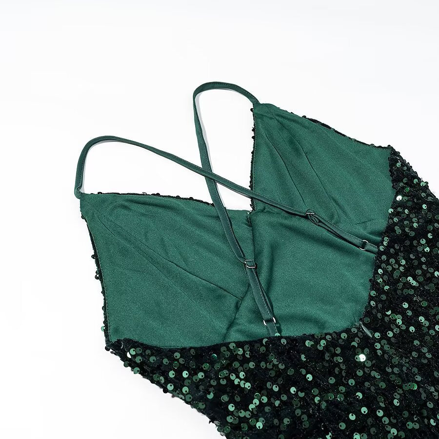Vestido con tiras recortadas y espalda descubierta