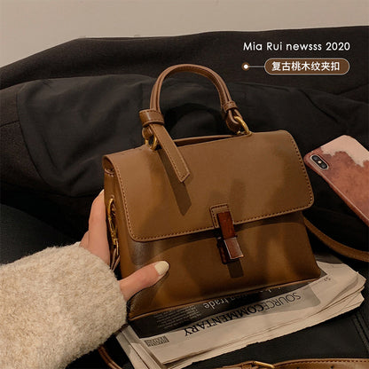 Bolso de hombro retro con textura efecto madera
