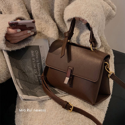 Bolso de hombro retro con textura efecto madera