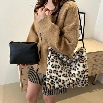 Bolso de Hombro de Pelo Sintético con Estampado de Leopardo