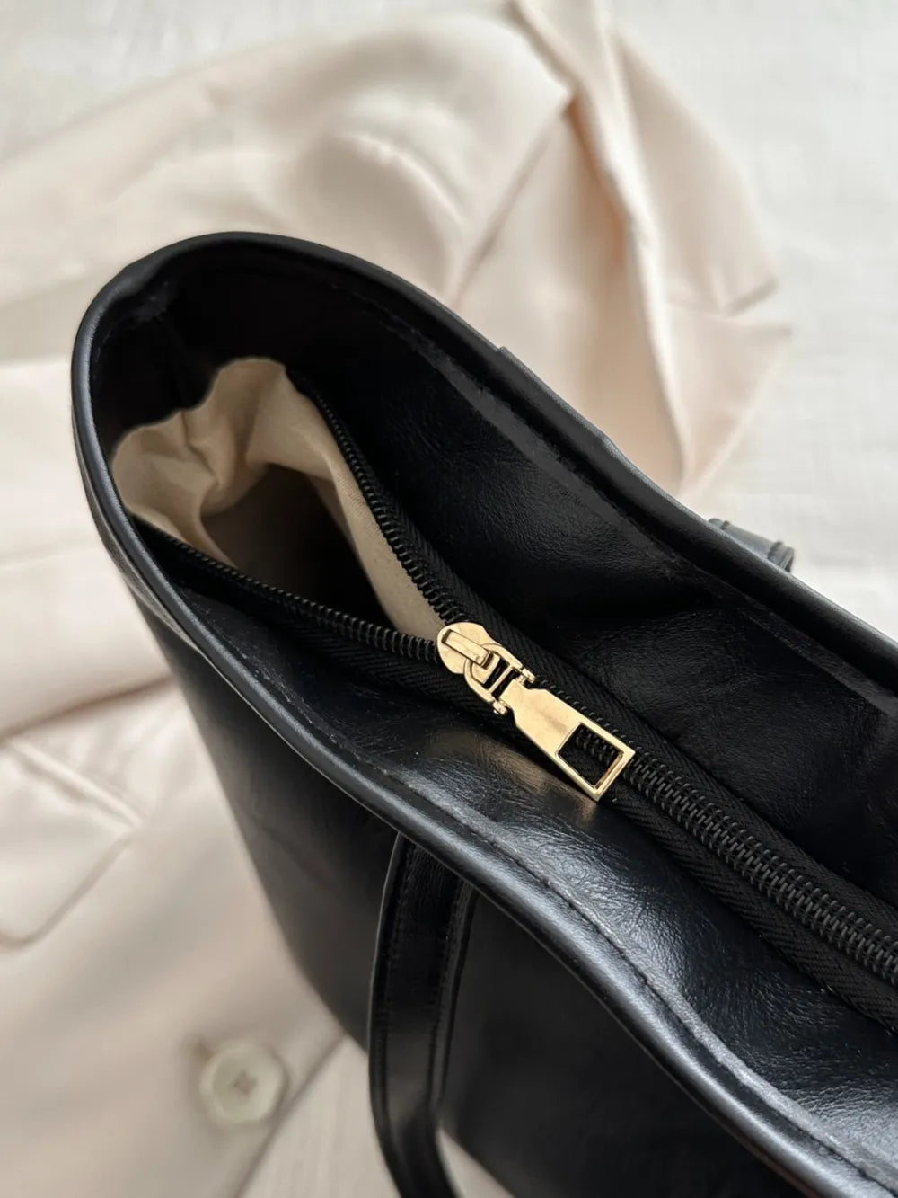 Bolso de Hombro Mediano de Piel Sintética