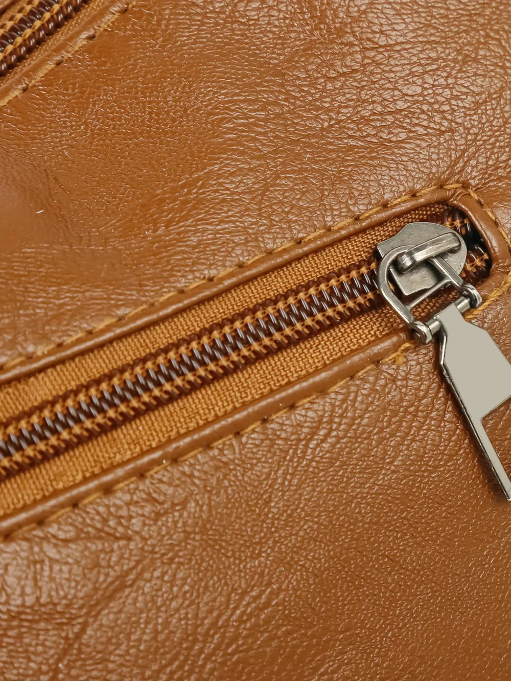 Bolso de Hombro Mediano de Piel Sintética con Múltiples Bolsillos