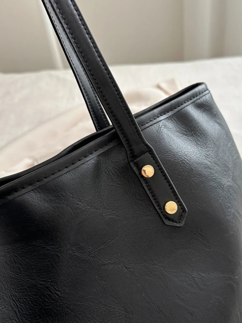 Bolso de Hombro Mediano de Piel Sintética